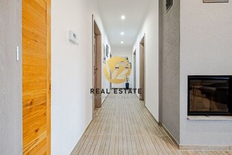 REZERVOVANÉ NA PREDAJ – Rodinný dom s krásnym pozemkom, bazé - 13