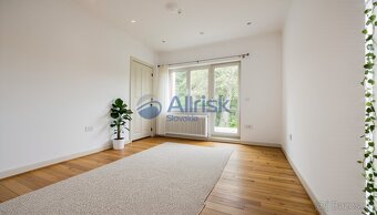 Na predaj veľký 6-izbový rodinný dom s veľkým pozemkom - 13