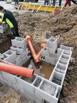 Predaj a realizácia žumpy a betónové pivnice výkopové práce - 13