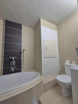 Exkluzívne pekný, dispozične zmenený 3.izb.byt Nitra-Diely - 13