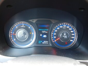 Hyundai i40 CW 1.7 CRDi 136k Premium Automat - 13