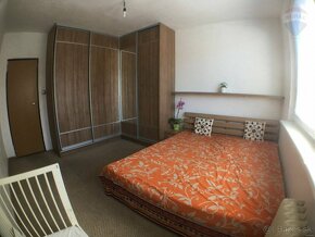PREDAJ priestranný 3 izbový byt v Dúbravke v tichej lokalite - 13