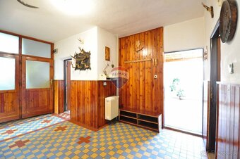 PREDAJ, Dvojgeneračný rodinný dom s potenciálom investície – - 13