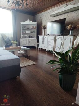 Príjemne priestranný rodinný dom v obci KOMJATICE - 13