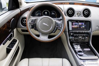 Jaguar XJ R 3.0 V6 250 kW - 13