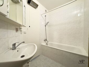 VÝRAZNÁ ZĽAVA NA PREDAJ 4 IZBOVÝ BYT, 84M2, LÚČKY, HOL - 13