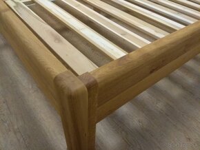 Dubová posteľ Elegant + 2 stolíky zdarma - 13