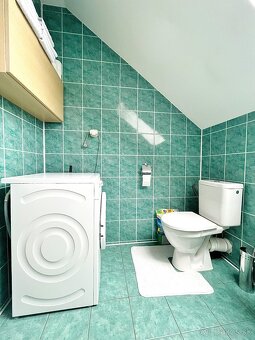 PREDAJ priestranný 4-izbový rodinný dom Sokolovce - 13
