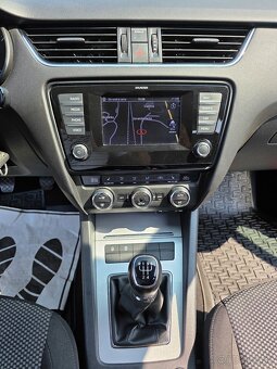 ŠKODA OCTAVIA COMBI 1.6 CRTDI 77KW ELEGANCE - 13