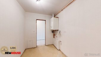 Skolaudovaný bungalov na pozemku 517 m2 v novej obytnej zóne - 13