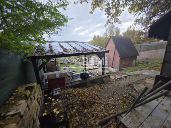 Rekreačný pozemok s murovanou chatkou - 13