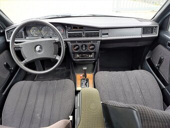 Mercedes-Benz 190 E - 13