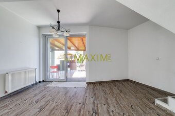 Nadčasový rodinný dom plný priestoru a elegancie – s bonusom - 13