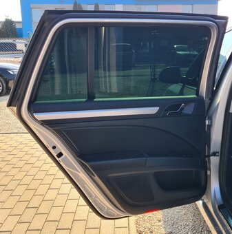 ŠKODA SUPERB COMBI 2.0 TDI CR BUSINESS DSG - 13