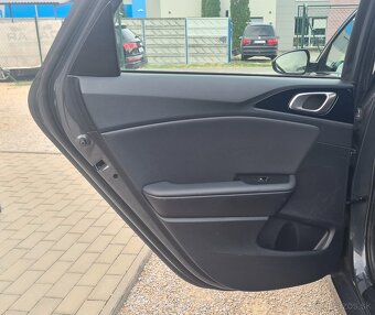 KIA CEED SW 1.6 CRDI VISION / MOŽNÝ ODPOČET DPH - 13