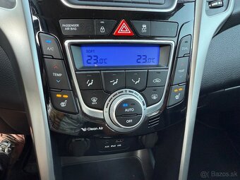 Hyundai i30 kombi 1.6i CRDi 16V DOHC Comfort - 13