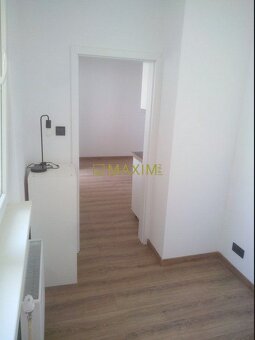 PREDAJ - 2- izbový byt s loggiou na Drobného ulici v Dúbravk - 13