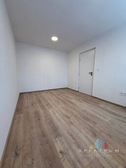 SPEKTRUM REALITY- Na PREDAJ 3 -izbový byt, 61m2, 2x loggia,  - 13
