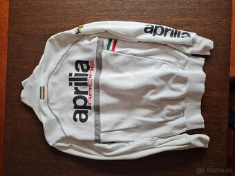 Apríla MAX 125+ dve prilby - 13