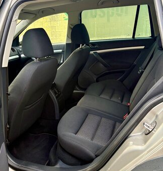 Škoda Octavia 2 SCOUT 2.0 TDi 103kw 4x4 XENON VYHREV - 13