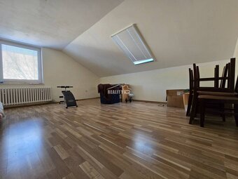 Rodinný dom - 2 bytové jednotky, veľká garáž, pozemok 1150 m - 13