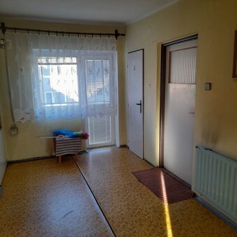 Rodinný dom vo vyhľadávanej lokalite so záhradou a garážou,  - 13