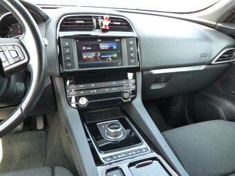 Jaguar F-Pace 3.0D V6 Pure AWD A/T - 13