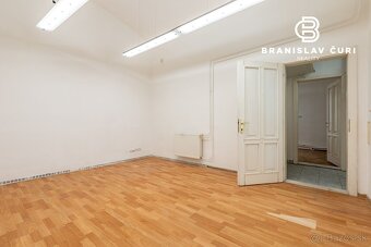 NA PREDAJ HISTORICKÁ BUDOVA V CENTRE MESTA - 13