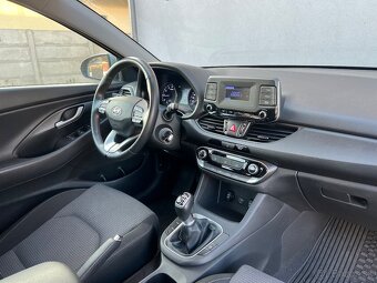 Hyundai i30 Combi 1.5 DPI 80kw r. 2022 - 13