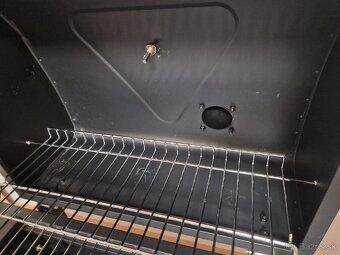Klarstein Meat Machine gril na drevené uhlie - 13