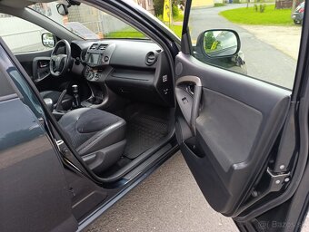 Toyota RAV4 4×4 2.2D-4D, Kamera , Navi, Koža - 13
