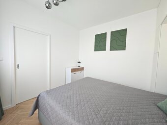 MENŠÍ 2 IZBOVÝ KOMPLET ZARIADENÝ BYT S PARKINGOM - 13