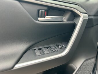 Toyota Rav4, 2.5 Hybrid Black Edition 1.maj - 13