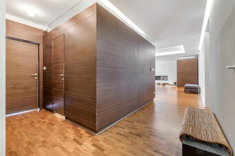 Ponúkame Vám na predaj 4 izb. byt, Ba - m.č.Staré Mesto. - 13