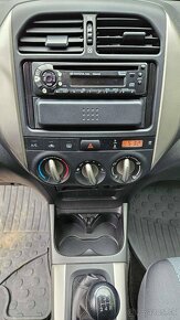 Toyota RAV 4 1.8i 92 kW 2003 klima tažné zařízení - 13