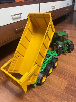 Bruder traktor John Deere a vlečka Joskin - 13
