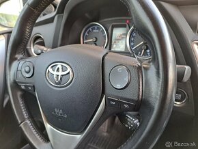 Toyota Auris Touring Sports 1.6 benzín  (AUTOMAT) - 13