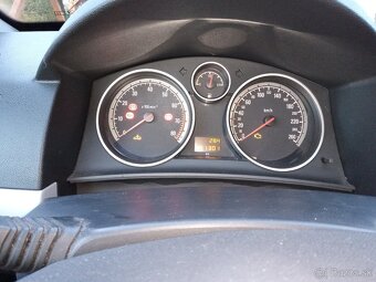 Opel  Astra H - 13