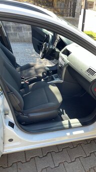Opel Astra H Combi - 13