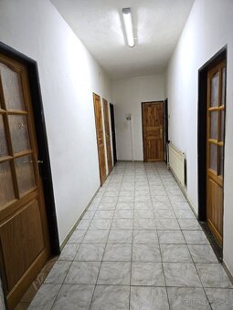 Rodinný dom s pozemkom 967 m² v obci Hosťová pri Nitre - 13