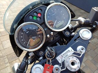 Moto Guzzi V7 Racer - 13