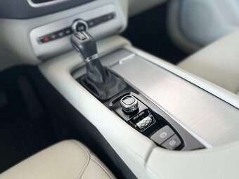 Volvo XC90 D5 AWD 173kW AT8 - 13