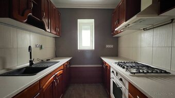 Rodinný dom s pozemkom 1396 m², Šurany, Nové Zámky - 13