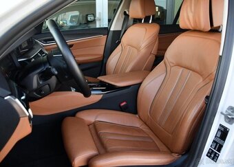 BMW Řada 5 530d xD LUXURY HUD MASAŽ TAŽNÉ 210 kw - 13