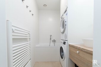 ŠTÝLOVÝ 3 IZBOVÝ BYT - EIN PARK S TERASOU A GARÁŽOVÝM STÁTIM - 13