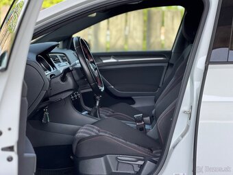 Volkswagen Golf GTI - 13