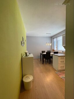 Slnečný 2 izbový byt 64 m2 + 5 m2 balkón, parkovacie státie, - 13