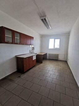 Sklad 602 m², rampa, kancelárie, 24/7 vstup – Prešov - 13