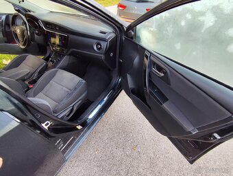 Predám toyoru Auris hybrid Touring sport - 13