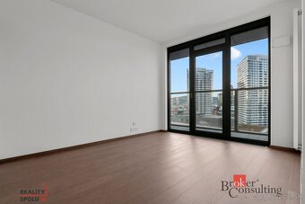 Na predaj lukratívny 3-izbový apartmán na 13. poschodí v pre - 13
